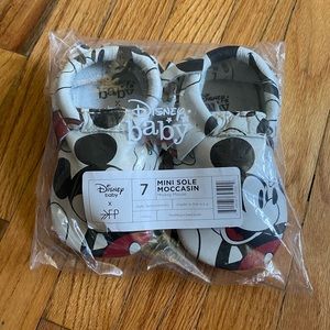 NWT freshly picked Mocs Mickey Mouse size 7